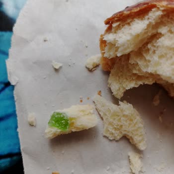 Tok-Er Unlu Mamullerinin Sattığı Poğaçadan Çıkan Cam Parçası!