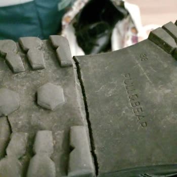 Pull and Bear Kusurlu Bot Gönderilmiş