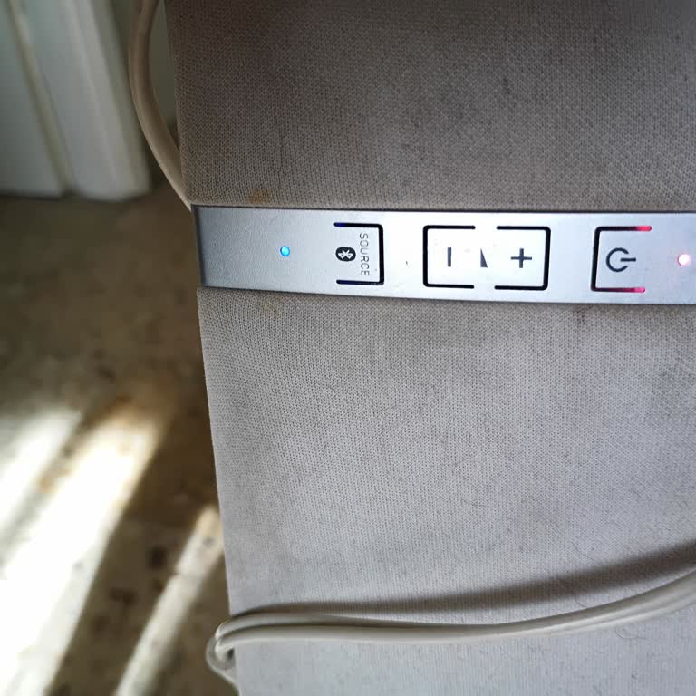 Grundig Gsb 800 Açma Kapama Tuşu İle Bluetooth Tuşu Beraber Yanıyor