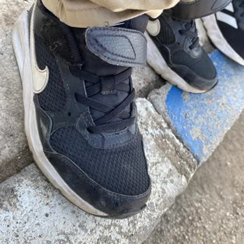 Deichmann Ayakkabı Sayılı Giyilmesine Rağmen Önü Kalktı Cırt Cırtları Tutmuyor