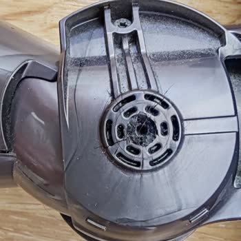 Dyson V15 Rueda Rota y Piezas Desintegradas en 8 Meses