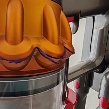 Dyson V15 Rueda Rota y Piezas Desintegradas en 8 Meses