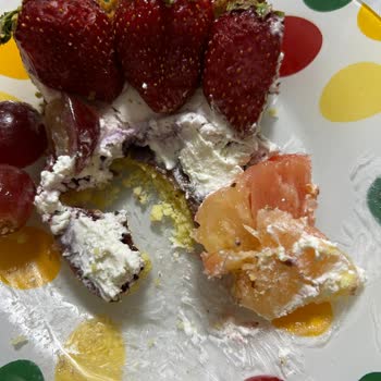 Furkan Baysak Pastaneleri Fırından Alınan Tartta Hijyen Sorunu