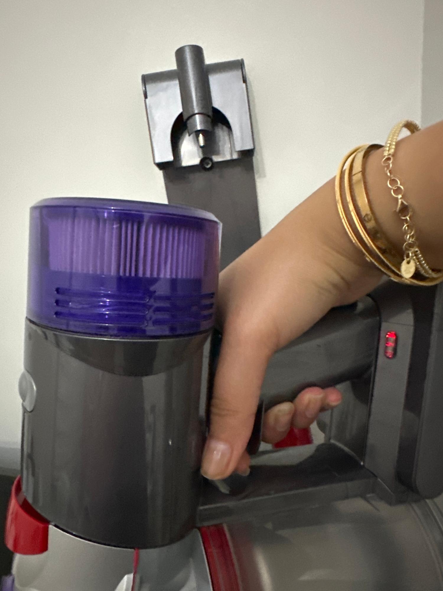 Dyson V8 Aspiradora Problema de Batería Sin Resolver - Xolvie