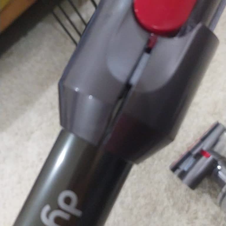 Problema de Grieta en la Manguera de mi Dyson V12 - Sin Resolver Tras Larga Espera