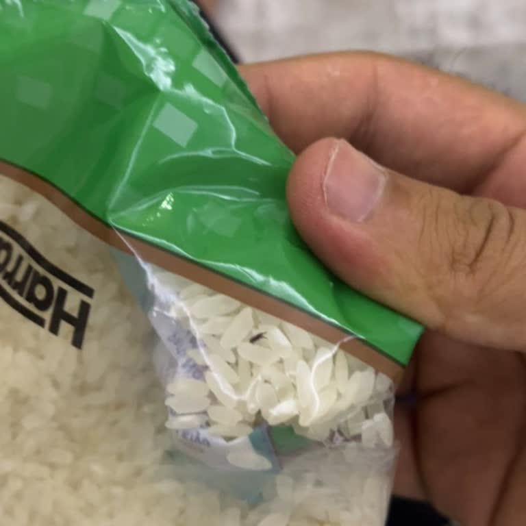 File Market Pirinç İçerisinde Böcek