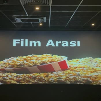 Avenue Cinemax Sinema Ekranında Mavi Noktalar