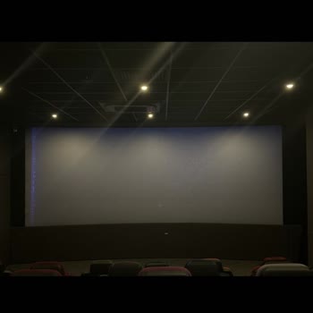 Avenue Cinemax Sinema Ekranında Mavi Noktalar