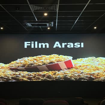 Avenue Cinemax Sinema Ekranında Mavi Noktalar