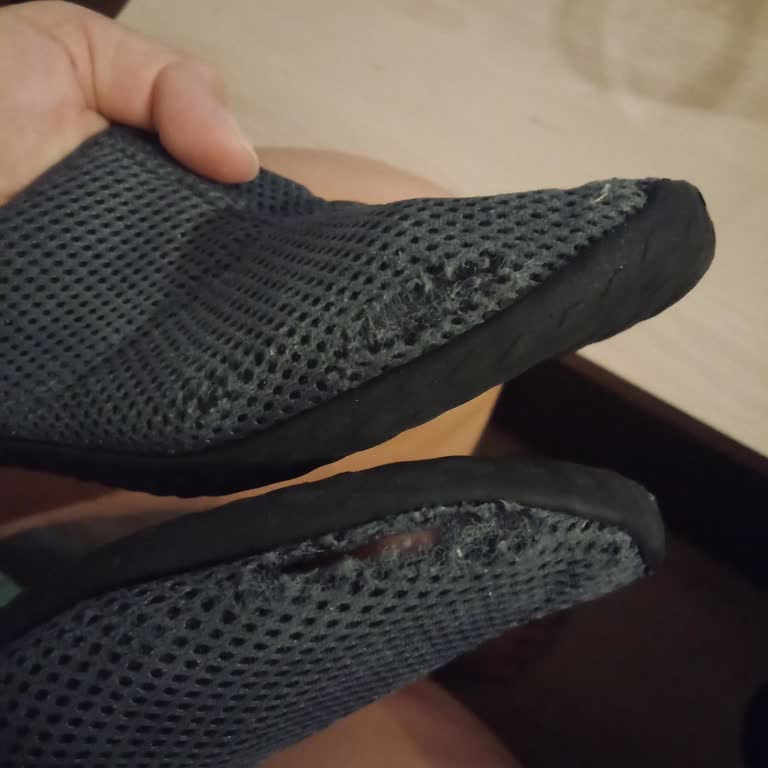 Decathlon Deniz Ayakkabısı 2 Ayda Parçalandı