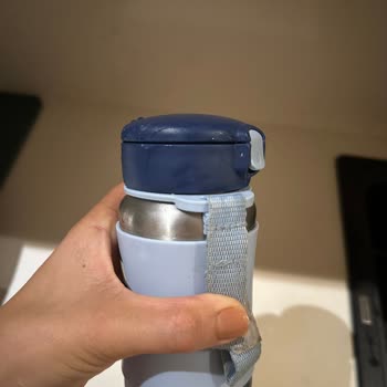 Skip Hop Suluk Kapağı Sağlam Akıtıyor