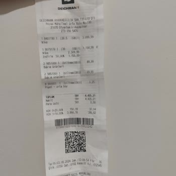 Deichmann’dan Nike Ayakkabısının Bir Ay Geçmeden Dikiş Patlaması