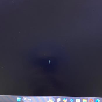 Lenovo Bilgisayar Lenovo Ideapad 3 Ekranda Leke