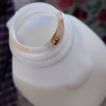 Sütaş Ayran Kapak Kısmında Ne Olduğunu Bilmediğim Bir Şey