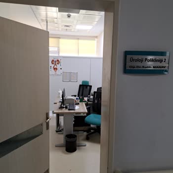 Kepez Devlet Hastanesi Randevu Saatinde Doktor Yok Ve Tam Bir Buçuk Saat Bekletiliyoruz.