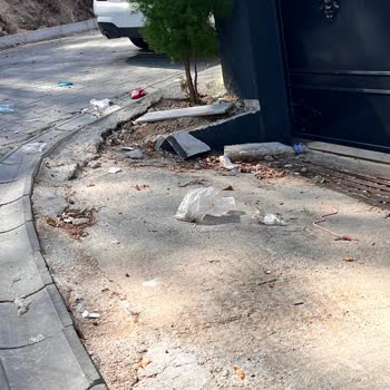 Fethiye Belediyesi Çöplerin Sokağa Dağılması