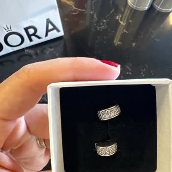 Pandora Mücevher Pandora'nın Kolumu Sıkan Ürünü Değiştirmemesi