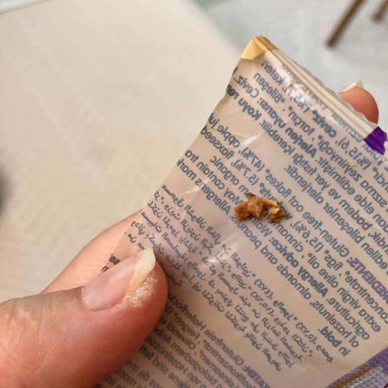 Mom's Natural Foods İçinden Çıkan Sert Cisimler