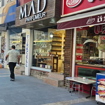 Mad Parfüm Mağaza Çalışanının Israrcı Ve Saygısız Tavrı