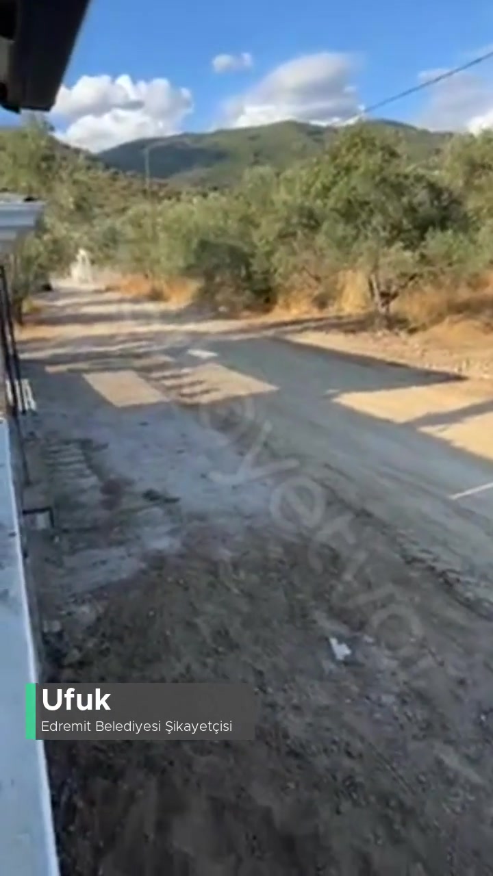 Edremit Belediyesi Yol, Elektrik Direği, Çöp Konteyneri Yok! videonun kapak resmi