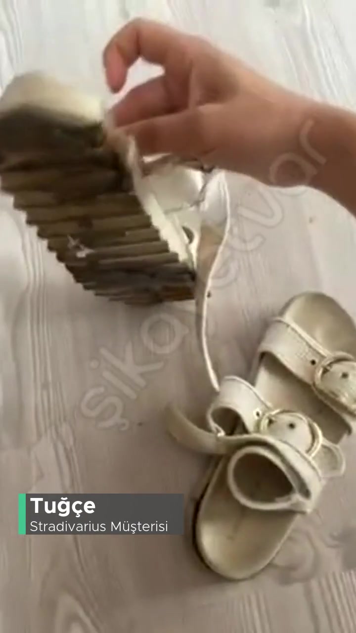 Stradivarius Sandaletimin Altı Koptu! videonun kapak resmi