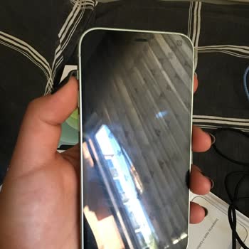 iPhone Vatandan İphone 12 Aldım Fabrika Hatalı Cıktı Servisten Hasarlı Geldi