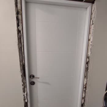 Hane Kapı Mutfak Kötü İşçilik Ve Kötü Personel