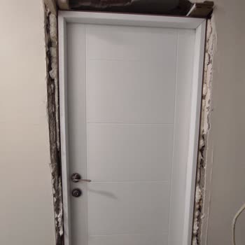 Hane Kapı Mutfak Kötü İşçilik Ve Kötü Personel