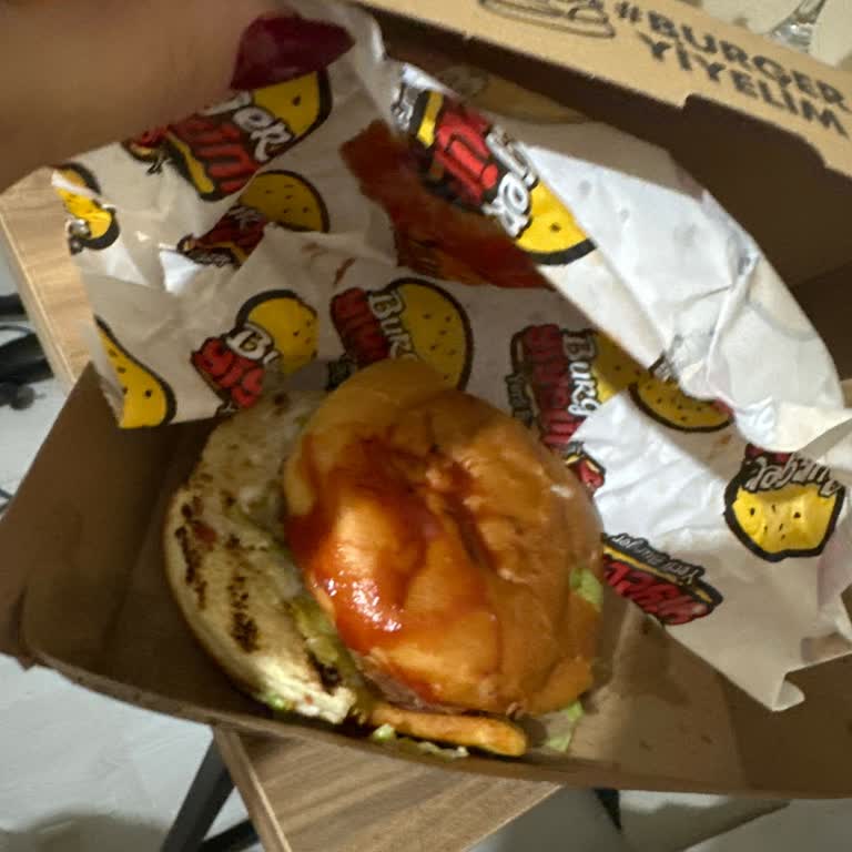 Beşiktaş Şubesi Burger Yiyelim Hakaret Yedim