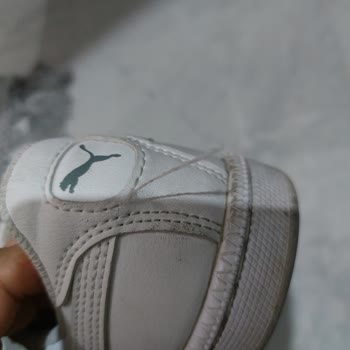 Puma Ayakkabının İpleri Sokuluyor