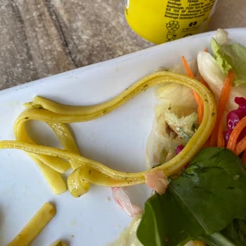 Torium AVM Green Salad Kuru Makarna Ve Bozuk Yeşillik