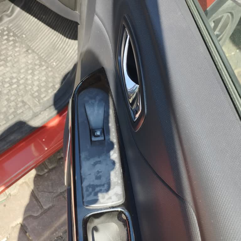 Renault Captur Kapı Cam Kontrol Panelleri Hakkında