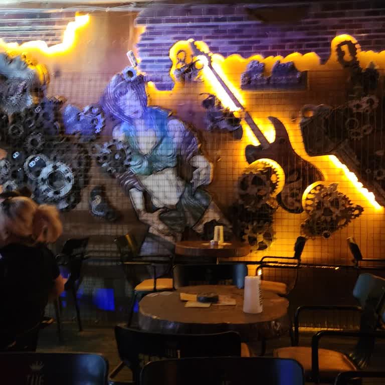 Kale İçi Sponge Pub Kaba Davranış