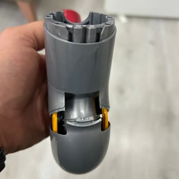 Dyson V12 Mobilya Altı Adaptörü Mekanik Arızası Hk.