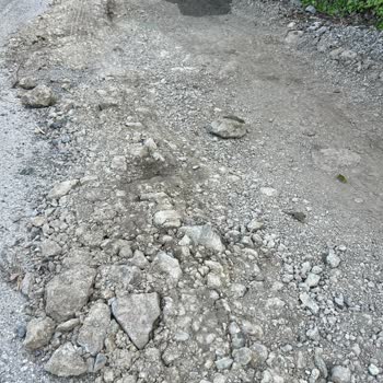 Trabzon Ortahisar Belediyesi Yeni Asfalt Yolun Kırılması Göz Yumuyor.