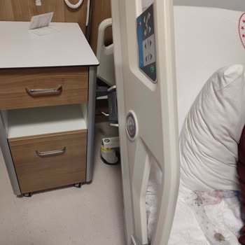 Vezirköprü Devlet Hastanesi'nde Yetersiz Hemşire Hizmeti Ve Kötü Yatak Koşulları