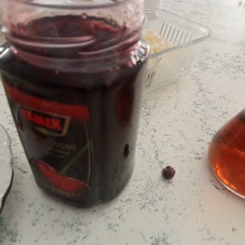 Tamek Vişne Reçeli Çekirdek Çıkması