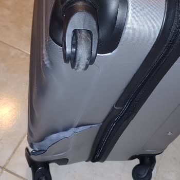 Fly Kıbrıs Hava Yolları Valizime Verilen Zarar Ve İlgisiz Müşteri Hizmetleri