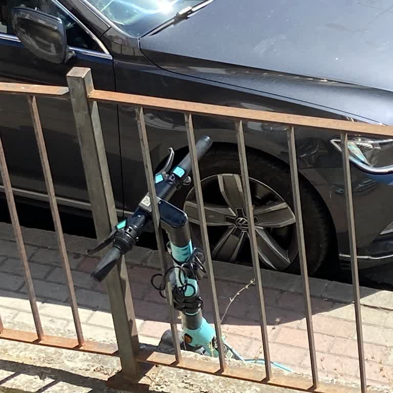 BinBin Evimizin Önünde Park Edilen Scooter'ın Gürültüsü Ve İlgisizlik