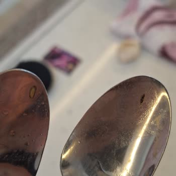 Knorr Tavuk Çeşnili Noodle'da Kurt Ve Siyah Madde