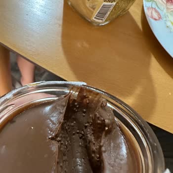Nutella'daki Garip Kabarcıklar Yemek İçin Güven Vermiyor.