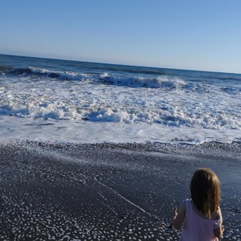 Rizom Beach Hotel Plajı Kötü Ve Deniz Çok Dalgalı