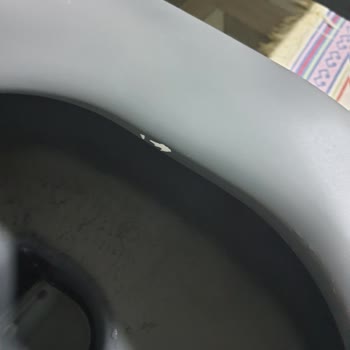 İsvea Klozetin Boyası Çıktı Ve Aynanın Sırrı Döküldü.