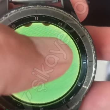 Samsung Saatimin Ekranında Renk Karışımı Oluyor