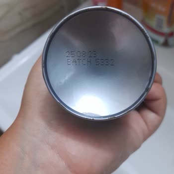 Derby Tıraş Köpüğü Kendiliğinden Ve Kenarından Sızıp Bitti