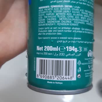 Derby Tıraş Köpüğü Kendiliğinden Ve Kenarından Sızıp Bitti