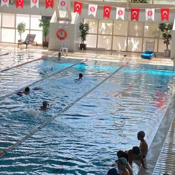 Etlik Olimpik Yüzme Havuzu Hocalar Çok İlgisiz