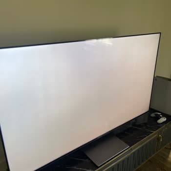 TCL Telefon TCL C745 Panel Dikey Siyah Şerit Gölgelenme Sorunu