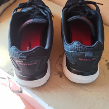 Skechers Refused to Help After Their Men's Sports Shoes Hurt My Heel After 14 Days