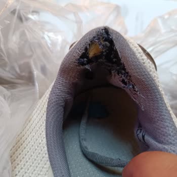Skechers Tarafından Mağduruz Ürünleri Parçalanıyor